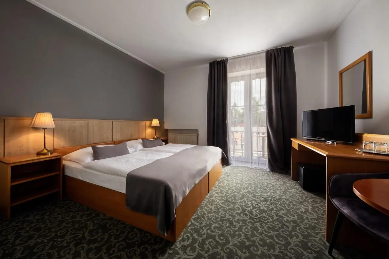Prague Hotel Carl Inn Restaurant & Free Parking